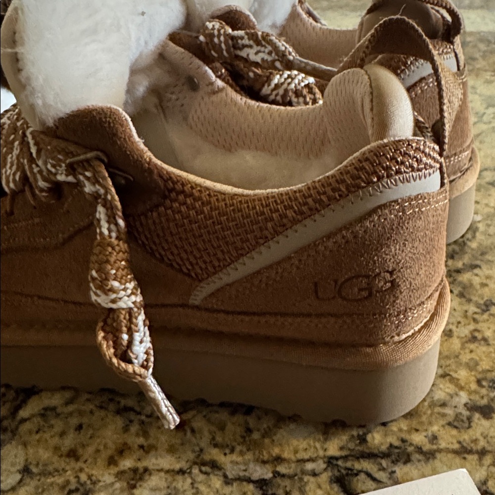 Brand New UGG Lowmel women’s size 7 - Picture 2 of 5